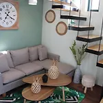 여관 Lamprini's Deluxe