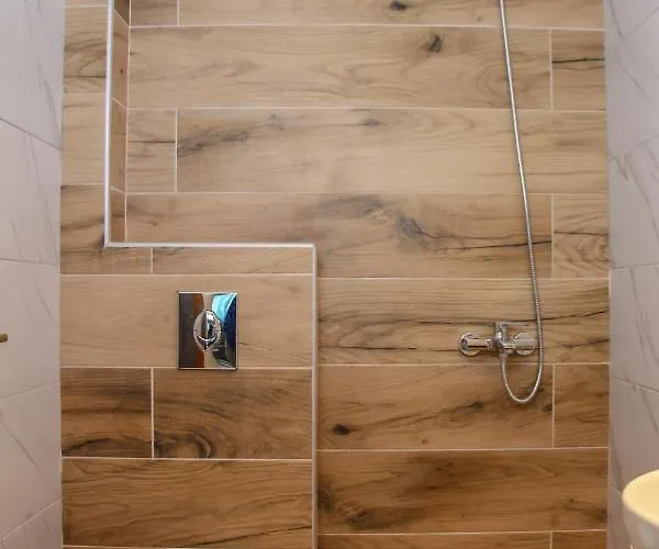 Han Lamprini's Deluxe Limenas (Thasos)