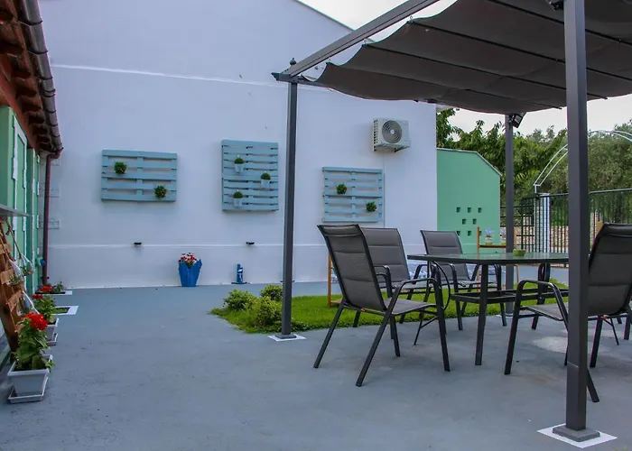 Han Lamprini's Deluxe Limenas (Thasos)